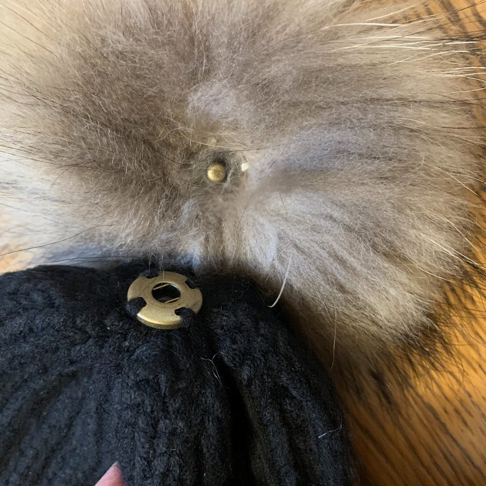 Black pom-pom hat with Red/Green stripe - Picture 4 of 4